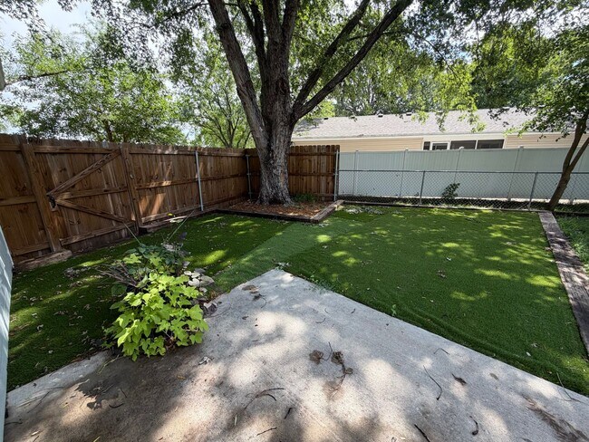 Building Photo - Italian Estates Property Management