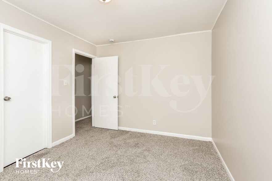 Building Photo - 176 Fairwood Dr