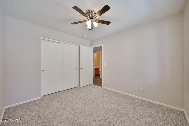 Building Photo - 8605 W Jocelyn Terrace