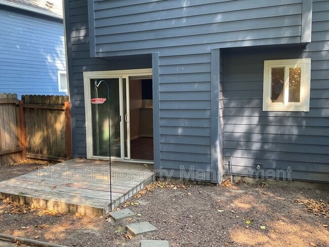 Building Photo - 1307 NW Slate Ln