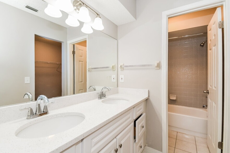 Building Photo - 3667 Lumberjack Cir N