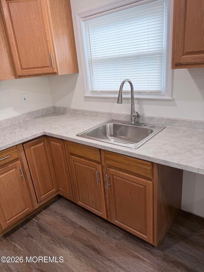 Building Photo - 90 Barbados Dr S