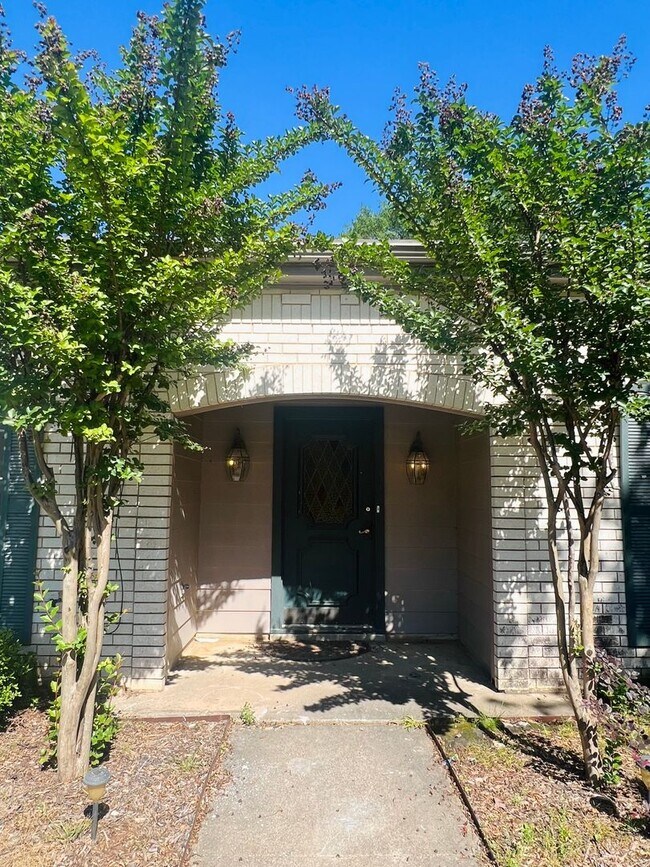 Building Photo - 4 Bedroom Home for Rent!