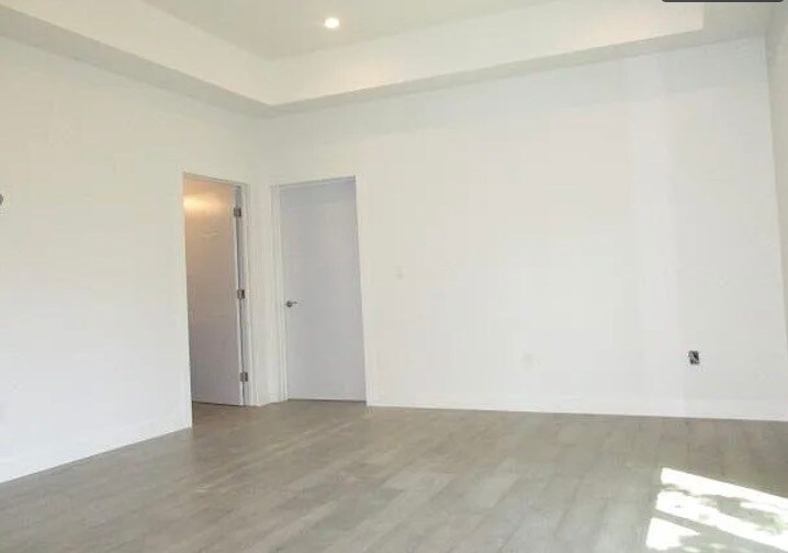 Building Photo - 6848 Encino Ave