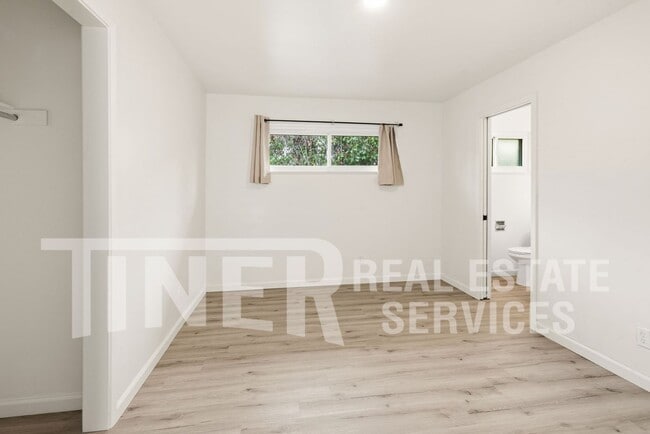 Building Photo - 6218 Stanley Ave