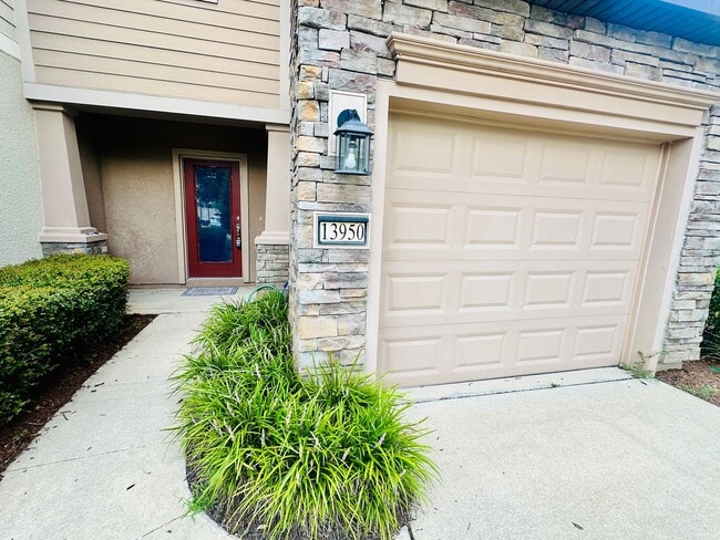 Building Photo - 3 BR 2.5 BA   TOWNHOME  - Bayberry Subdivi...