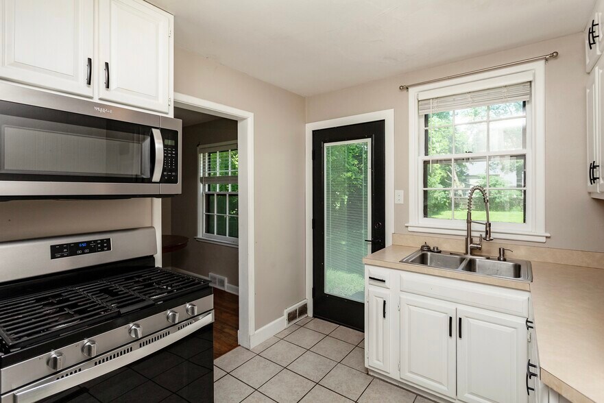 Kitchen - 2031 Friley Rd