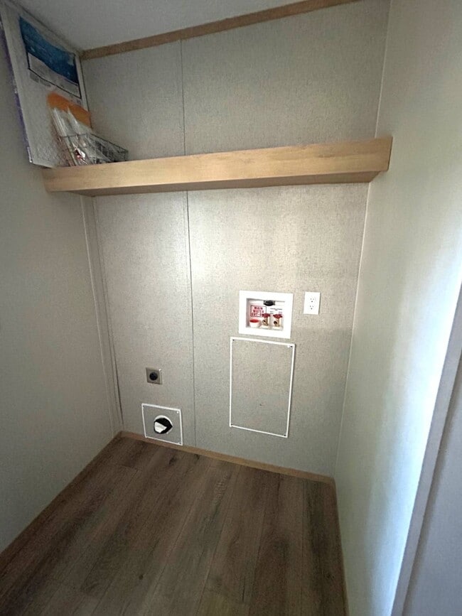 Building Photo - 55 Mindi Ct