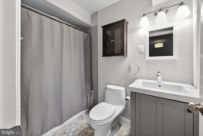 Building Photo - 1409 Hopkins St NW