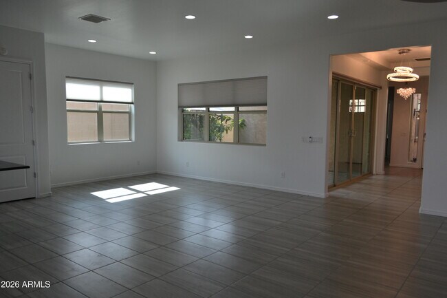 Building Photo - 9644 Thatcher Ave