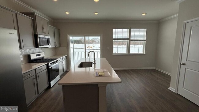 Building Photo - 5042 Silver Oak Dr