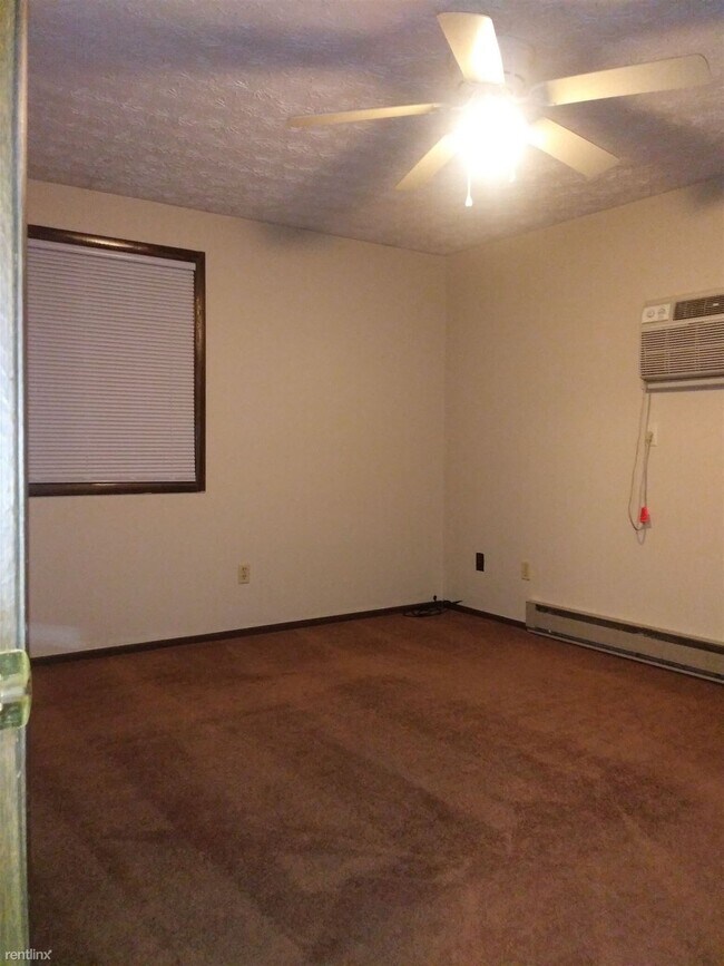 Building Photo - 797 Kerns Dr NE