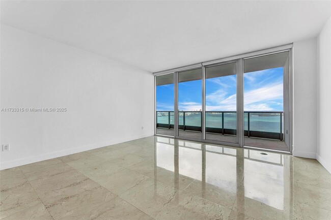 Building Photo - 1331 Brickell Bay Dr