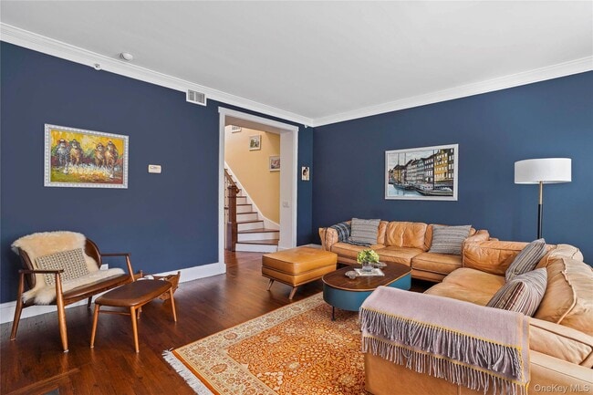 Building Photo - 493 Warburton Ave