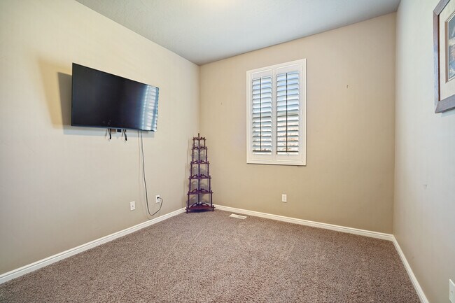 Building Photo - 66 N 205 W