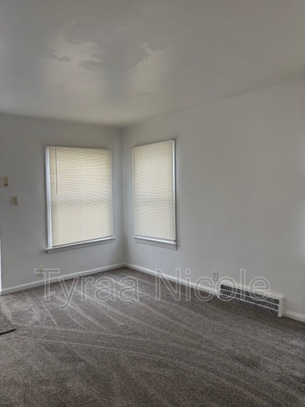 Building Photo - 18134 Vaughan St