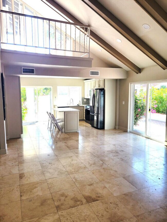 Building Photo - 5770 N Scottsdale Rd