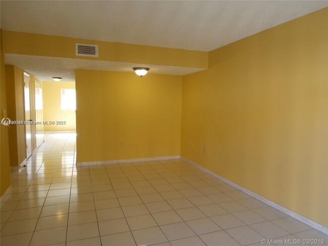 Building Photo - 950 SW 104th Ct