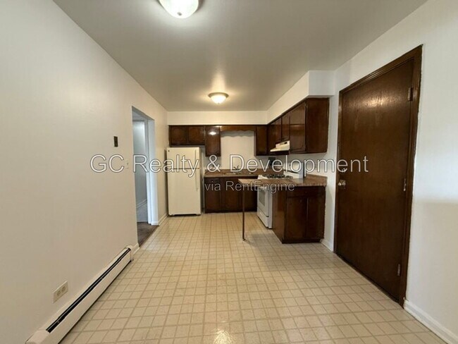 Building Photo - 525 N Highview Ave