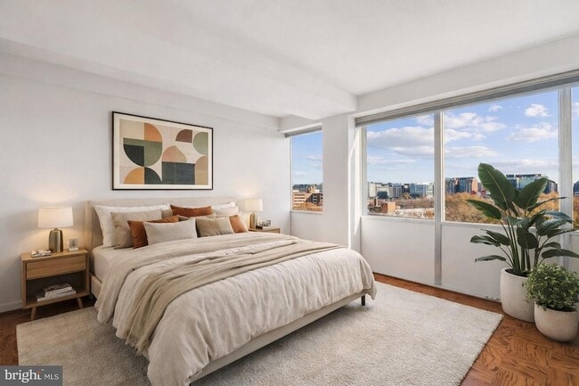 Building Photo - 1301 Delaware Ave SW