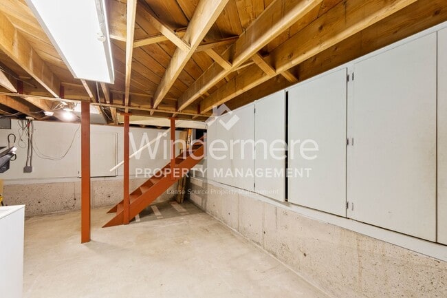 Building Photo - 2115 W Kiernan Ave
