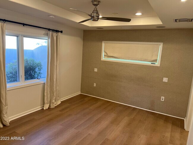 Building Photo - 4420 N 46th Pl