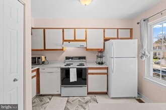Building Photo - 2125 Cedar Barn Way