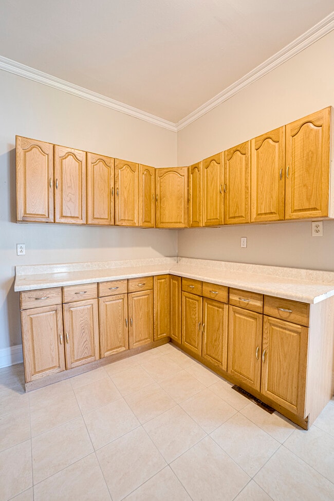 Building Photo - 373 Cedar St