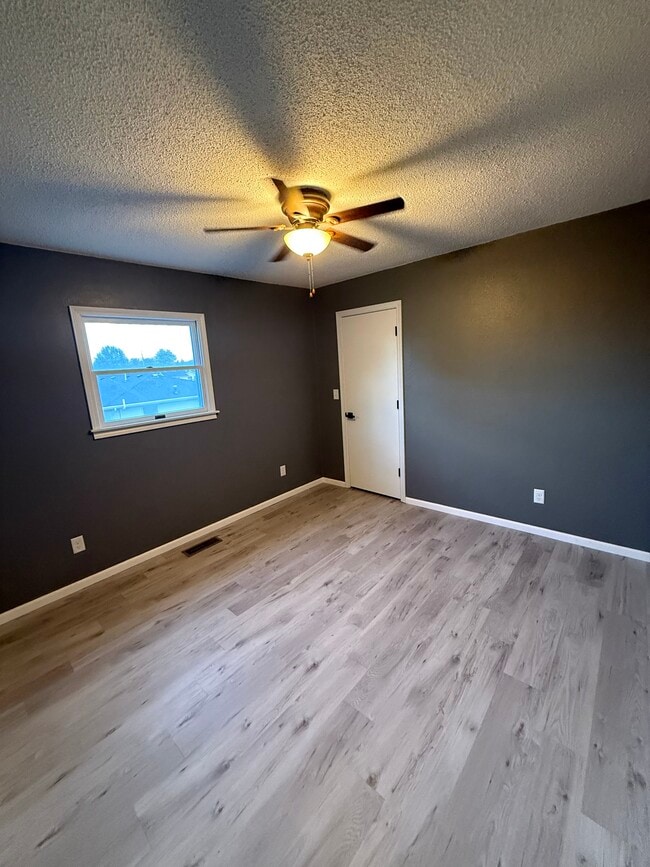 Building Photo - 14102 Southwind Dr
