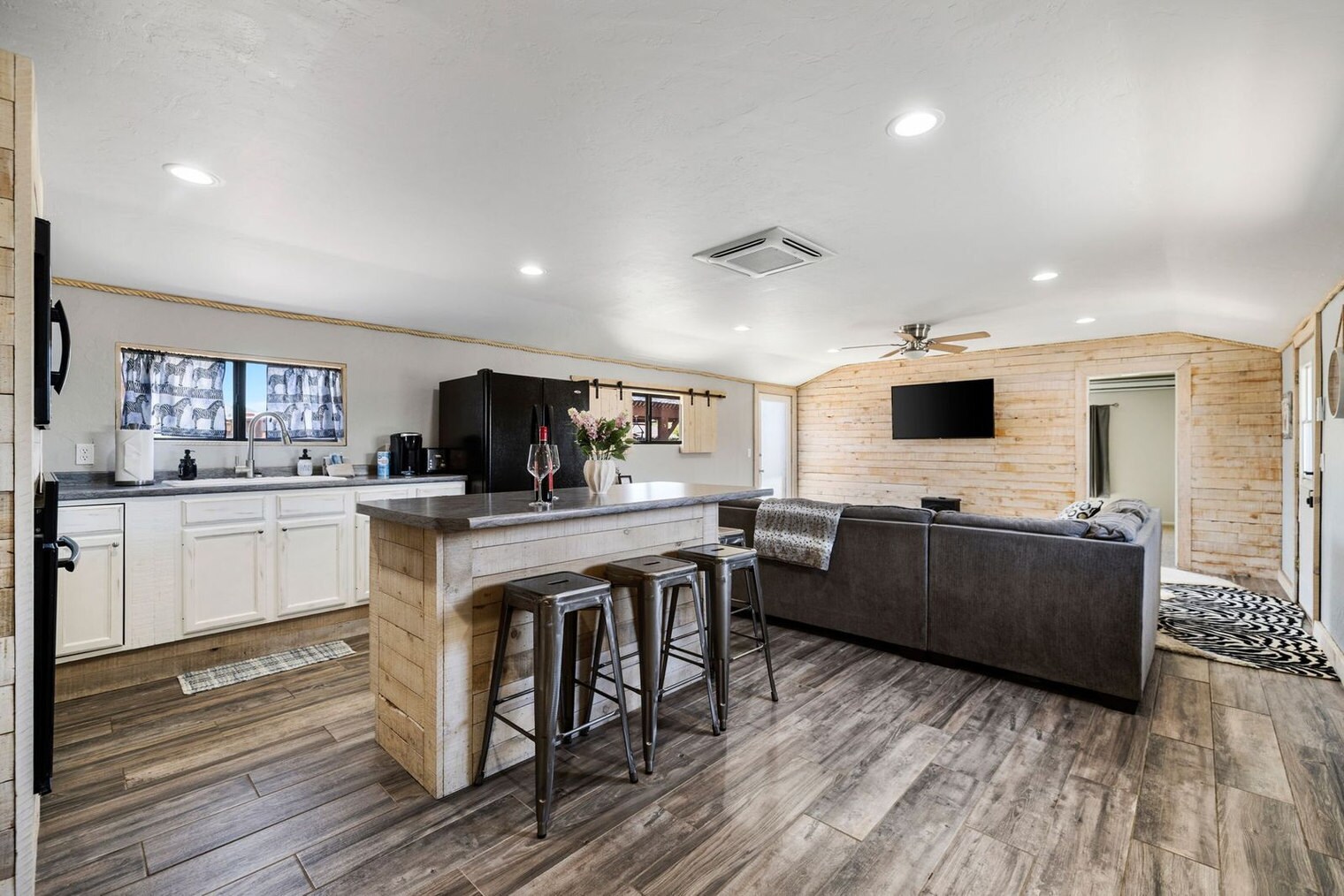 Building Photo - 7625 N Williamson Valley Rd