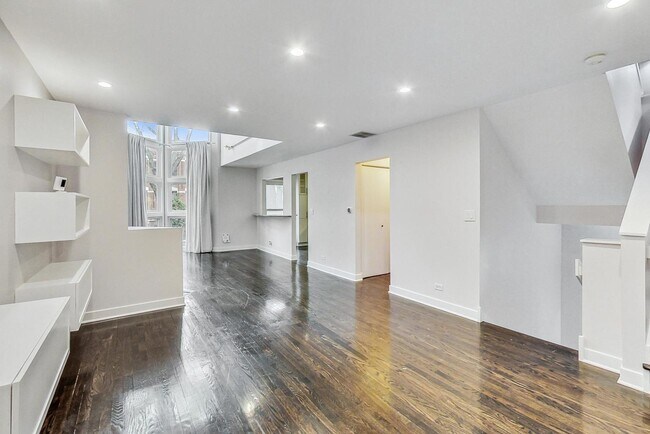Building Photo - 1449 W Lexington St