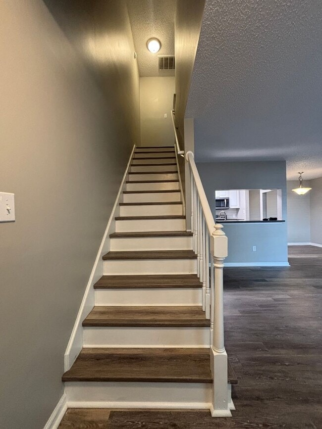 Building Photo - Gorgeous Condo up for rent!