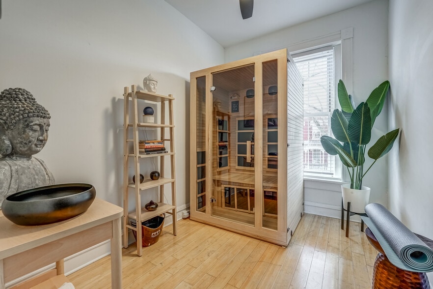 Building Photo - 140 W Clay St