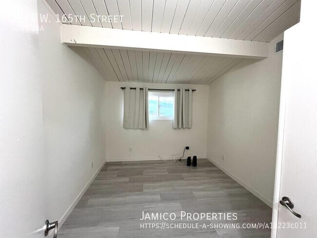 Building Photo - 2214 W 165th St