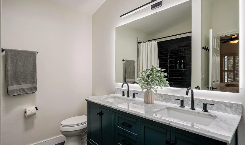 Building Photo - 8845 E Sunnyside Dr