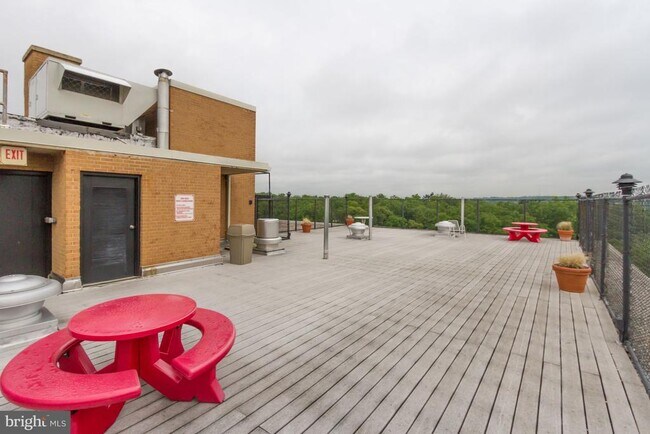 Building Photo - 2030 N Adams St