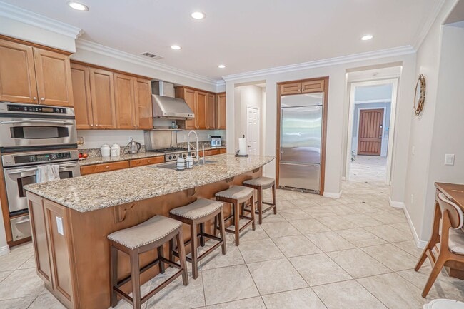 Building Photo - Spectacular 5-Bedroom Home with Private Po...