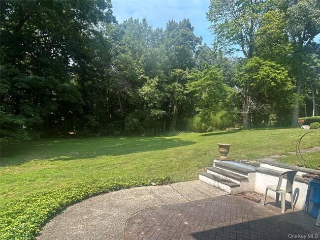 Building Photo - 40 Maplewood Dr