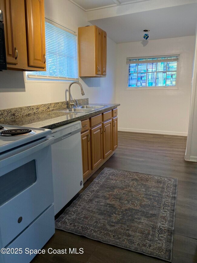 Building Photo - 1903 Fletcher St