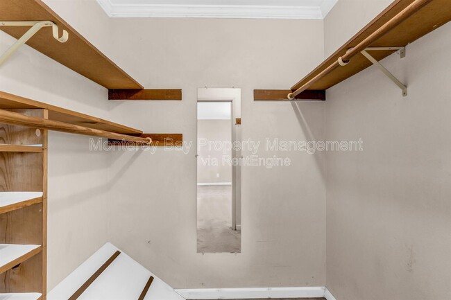 Building Photo - 3137 Seacrest Ave
