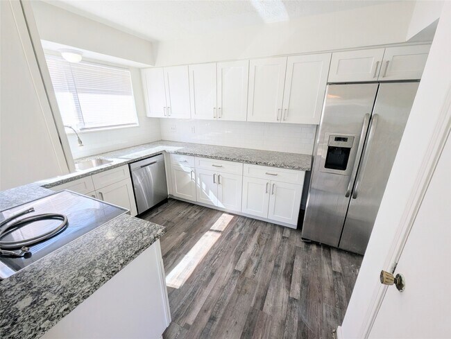 Building Photo - 17602 Crestline Rd