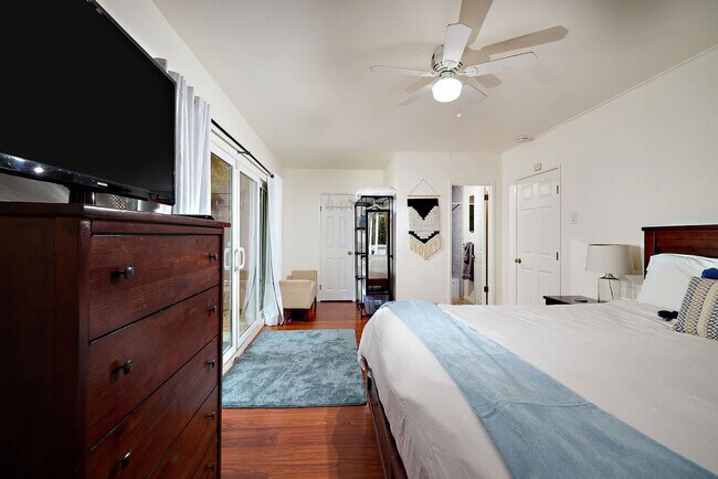 Building Photo - 549 San Dieguito Dr