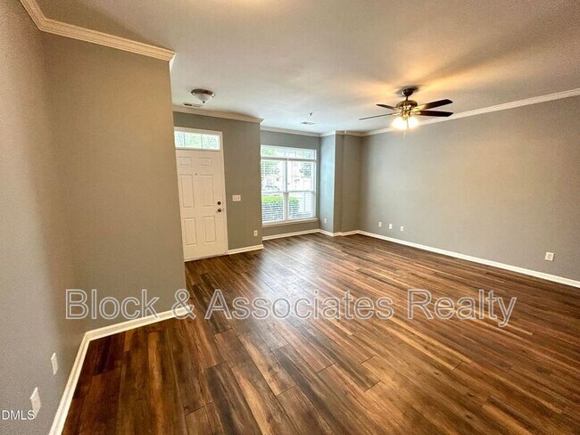 Building Photo - 2210 Raven Rd
