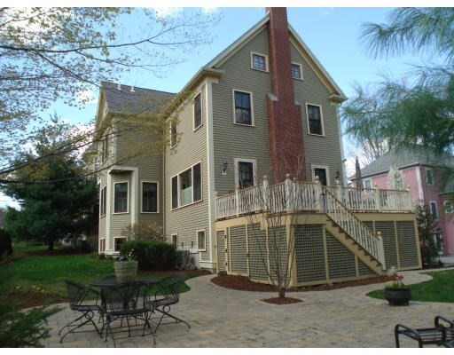 Building Photo - 176 Waltham St