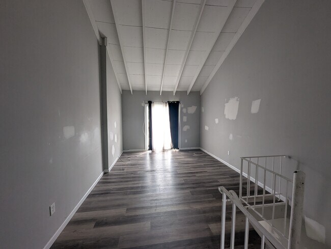 Building Photo - 225 Via Cascata Dr