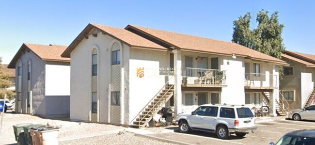 Building Photo - Renovated 2 Bedroom, 1 Bath w/ Washer Dryer Hook Ups and 1 MONTH FREE RENT!