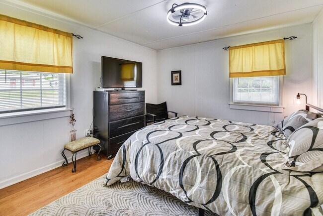 Building Photo - 31345 Sunset Dr
