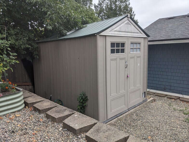 Shed - 4406 34th Ave S