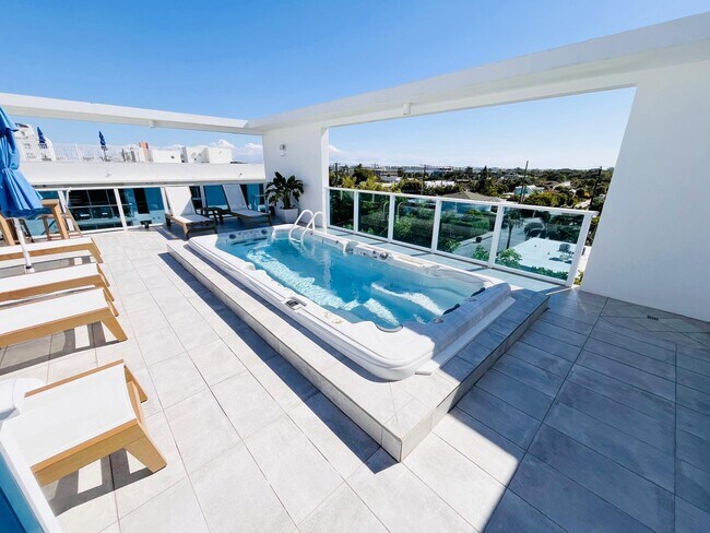 Building Photo - 1 S Palmway