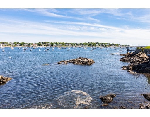 Building Photo - 147 Front St